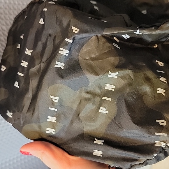 NWT Victoria's Secret PINK Logo Camo Duffle Bag - Picture 3 of 5